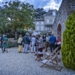 On se retrouve, on fait connaissance... Dans les verres, le fruit des vignes du val lamartinien bien sûr.