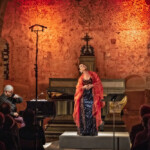 Samedi soir, le festival s'installe à Sologny pour un concert solaire avec l'immense cantatrice espagnole Maria Bayo. La chanteuse est accompagnée par Thierry Ravassard, qui est par ailleurs le directeur artistique de Musival.