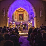 Le concert d’ouverture de Musival se love dans la petite église de Berzé-la-Ville avec le quintette “Le Concert Impromptu”. Un programme truffé de références culinaires.