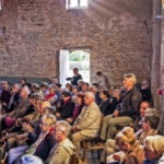 5 heures plus tard, c'est l'heure de retrouver Richard Galliano sur scène, dans le tinailler de la Maison d'enfance de Lamartine. Près de 300 personnes ont pris place.